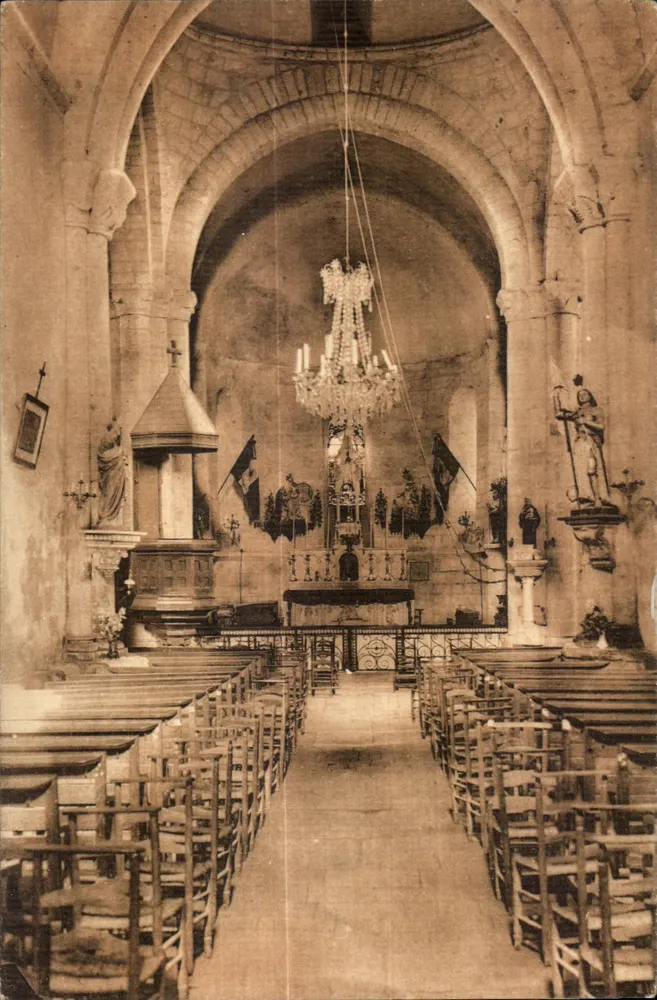 Interior da igreja de Fenieux — Deux-Sèvres — R. Bergévin, 68, rue des Merciers, La Rochelle - Frente