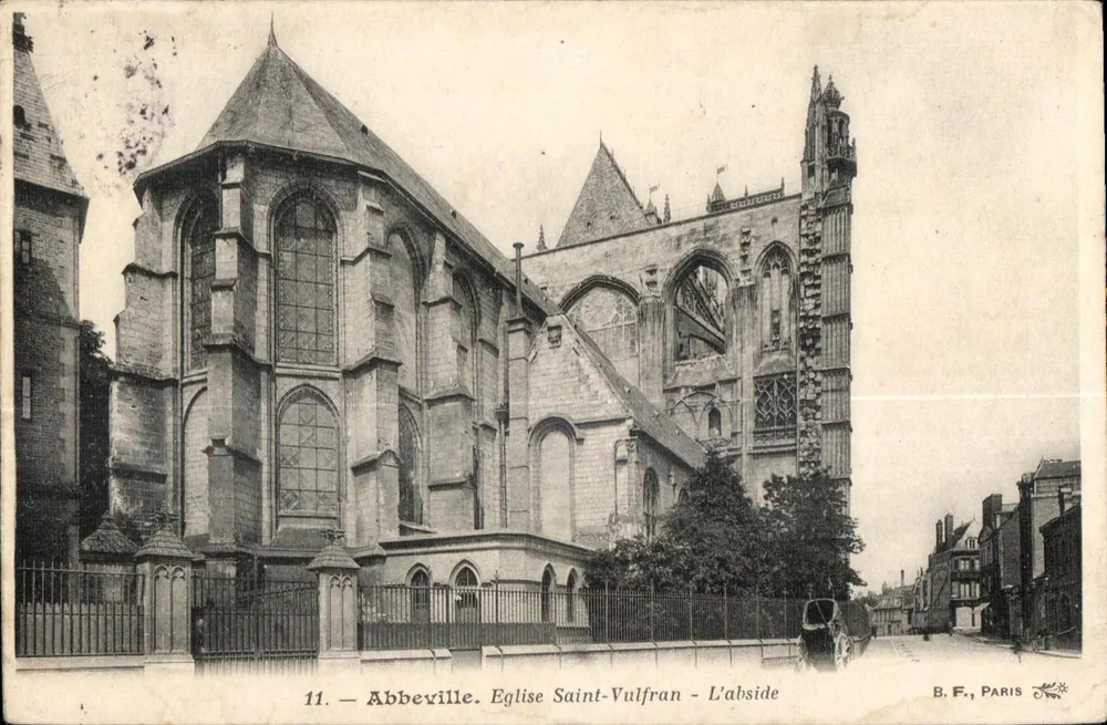 Abbeville — Igreja de São Vulfredo — A abside — B.F., Paris - Frente