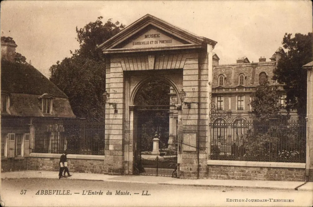 Abbeville — A Entrada do Museu de Abbeville e do Pontthieu — Edição Jourdain-Ternisien - Frente