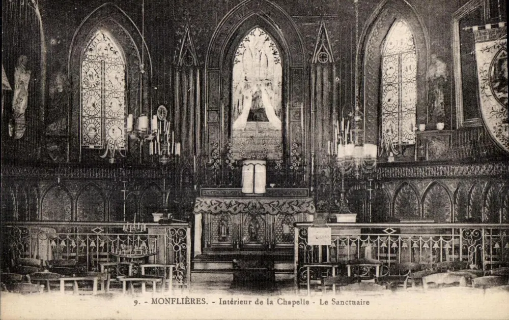 Monflières — Innenansicht der Kirche — Das Heiligtum - Vorderseite