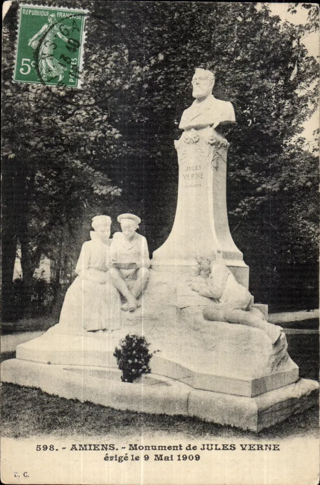 Amiens - Monumento a Jules Verne - erguido em 9 de Maio de 1909 - Frente
