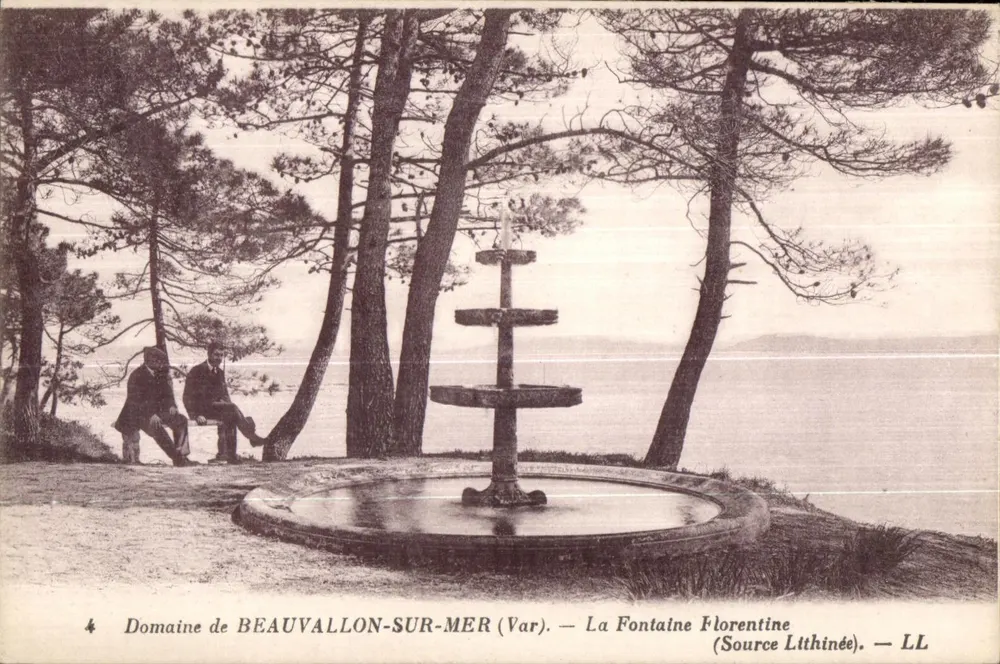 Domaine de BEAUVALLON-SUR-MER (Var) — La Fontaine Florentine (Source Lthlinée) — LL - Vorderseite