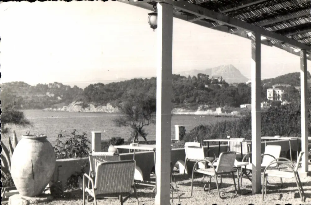 Vista da varanda do « Velho Moulin » — A Garonne (Var) — Le Pradet — Série 1287 - Frente