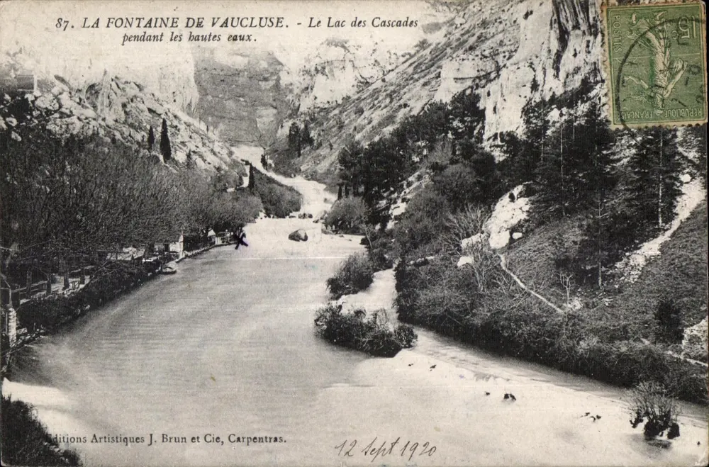 La Fontaine de Vaucluse — Der Cascade See während der Hochwasser — Éditions Artistiques J. Brun et Cie, Carpentras, Nr. 87 - Vorderseite