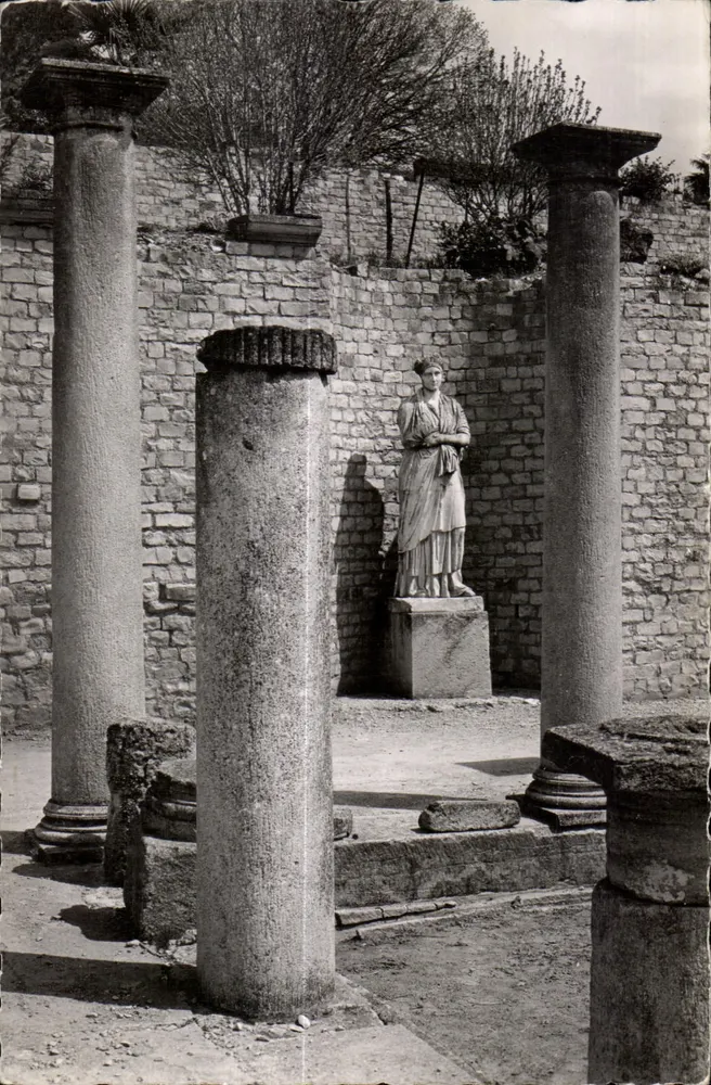 Vaison-la-Romaine — Der Portikus von Pompeji und die Statue der Sabine — S.E.P.T. Editions - Vorderseite