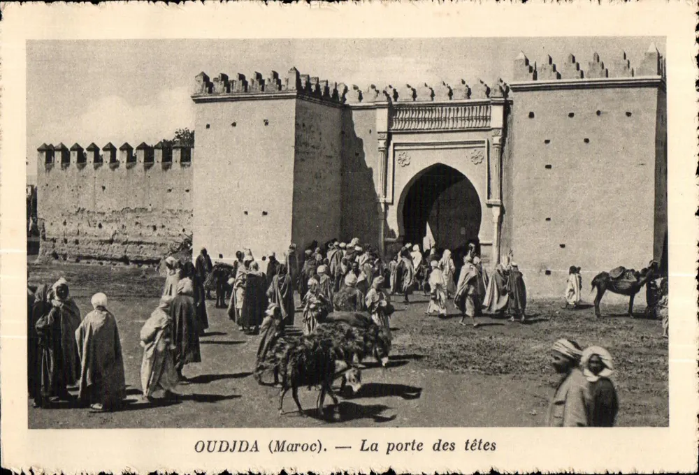 Oudjda (Marokko) — De poort van de hoofden — Speciale Editie van de Auto-Circuits Nord-Africains van de Cie Générale Transatlantique - Voorkant