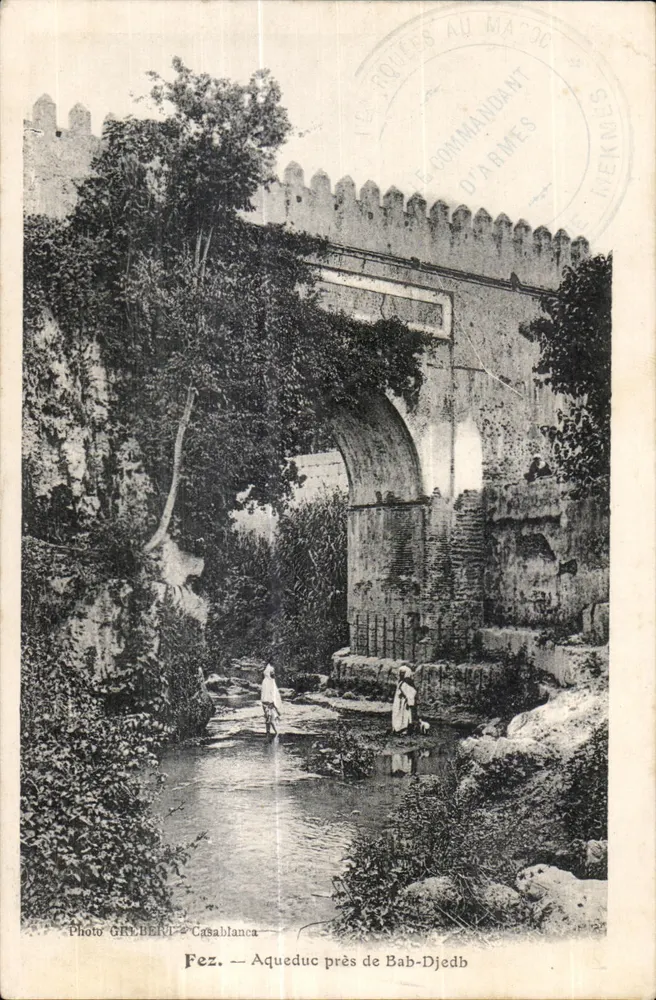 Fès — Aqueduto perto de Bab-Djedj — Foto GIRLBERI - Casablanca - Frente