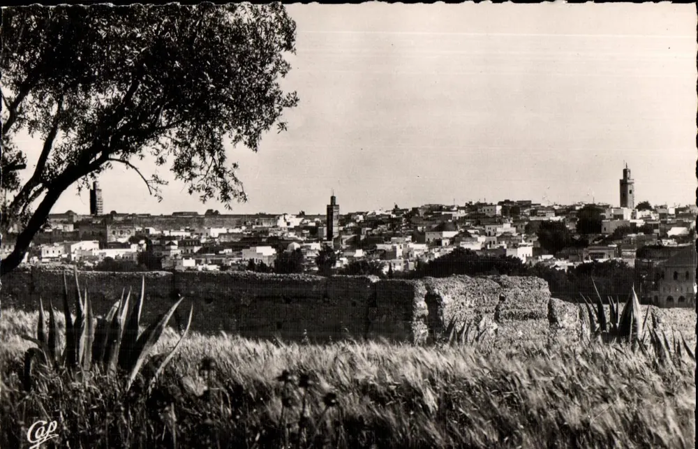Meknès — Panorama over de Medina — Réal Photo, Cie Arts Plomécan, Parijs-15 - Voorkant