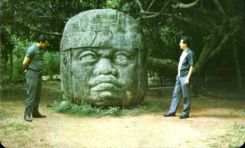 Kolossale Statue im Museum, Villahermosa, Tabasco — Verlag POSTAL MEXFOTOCOLOR, n° 9-C - Vorderseite