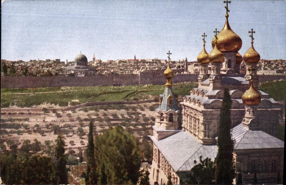 Vista de Jerusalém — Igreja Ortodoxa Russa em primeiro plano, Domo da Rocha no fundo — editor desconhecido - Frente
