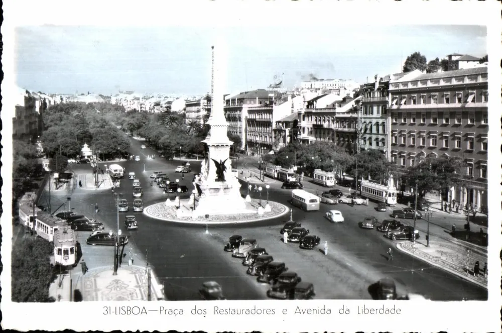 लिसबन — रेस्तरां के चौक और स्वतंत्रता चौक — एडिटर - आगे