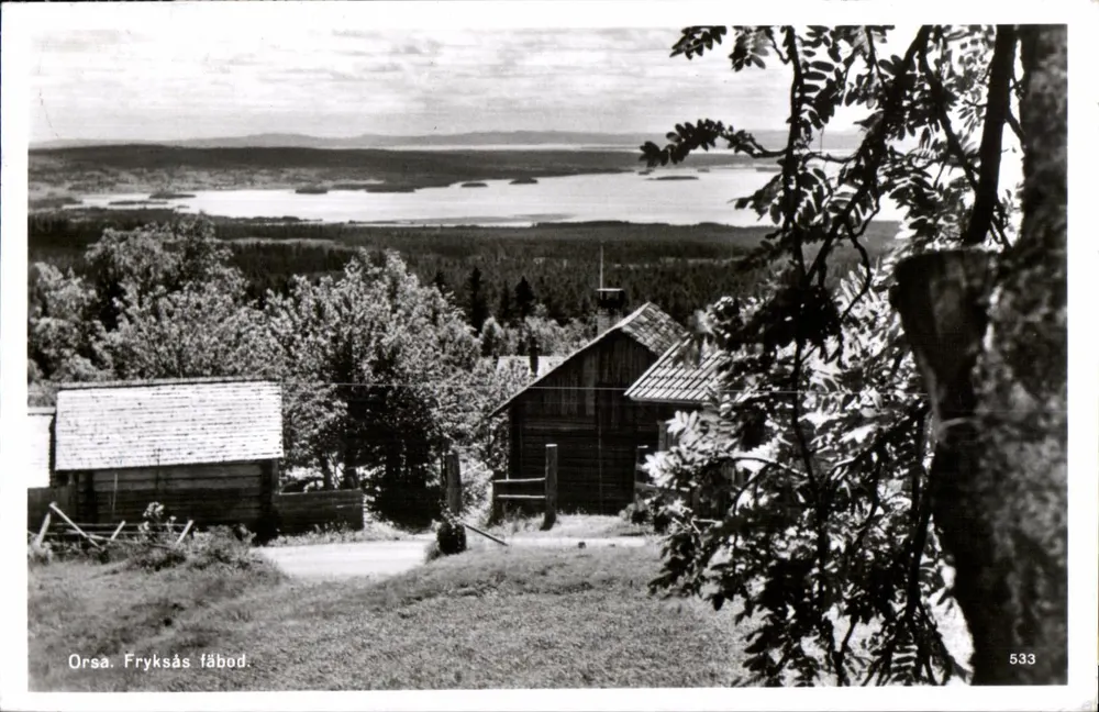 Orsa. Fryksås fåbod — Panoramablick auf einen See und Wälder — Verlag Orsa, Nr. 533 - Vorderseite