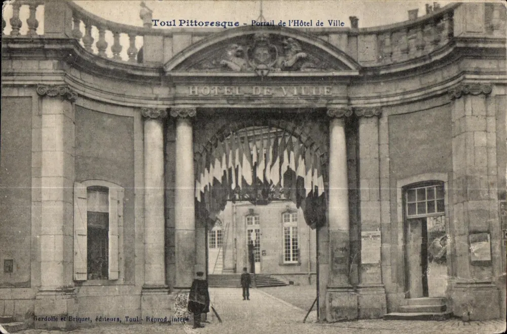 Toul Pittoresque - Portal do Hotel de Ville — Gerdolle e Briquet, editores, Toul - Frente