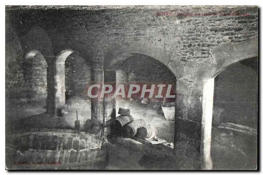 Moyen - Innenraum der Keller der Stadt Château-Gaillard - Vorderseite