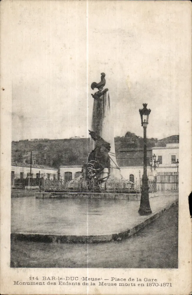 BAR-le-DUC (Meuse) — Monumento dos Crianças da Meuse mortas em 1870-1871 — editor anônimo, n° 114 - Frente