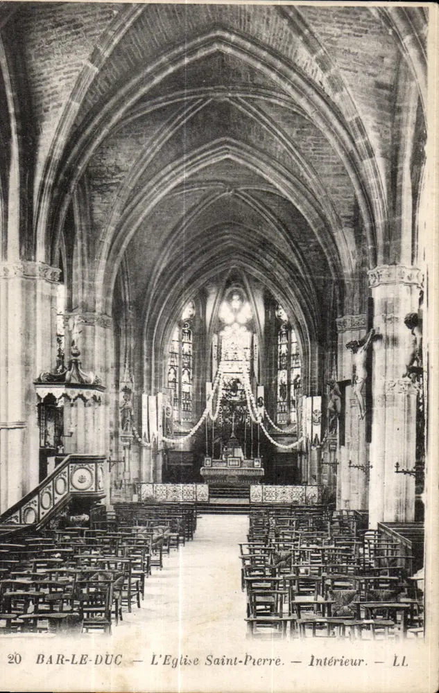 Bar-le-Duc — Kirche Saint-Pierre — Innenraum — LL - Vorderseite