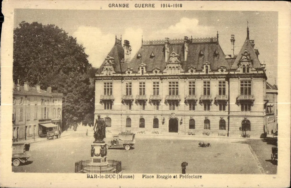 Bar-le-Duc (Meuse) — Place Reggio et Préfecture — éditeur Phototypie Combier, BACON (54) - Frente