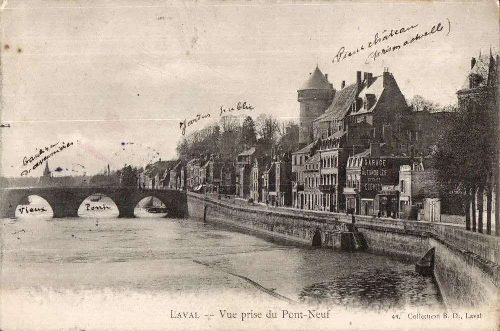 Laval — Vista tirada do Pont-Neuf — Coleção B. D., Laval - Frente