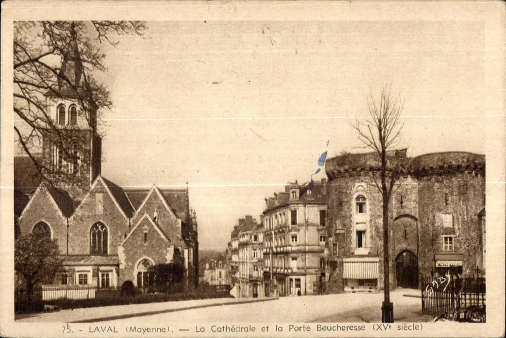 Laval (Mayenne) — Die Kathedrale und das Tor Beucheresse (15. Jahrhundert) - Vorderseite