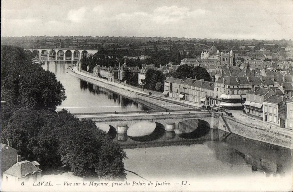 Laval — Aussicht auf den Fluss Mayenne, aus dem Palast der Justiz genommen — LL. - Vorderseite