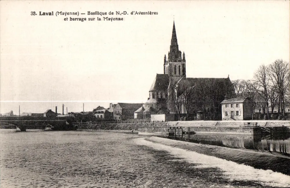 Laval (Mayenne) — Basilika N.-D. d'Avesnières und Staudamm auf der Mayenne — Phototypie A. Bruel Angers - Vorderseite