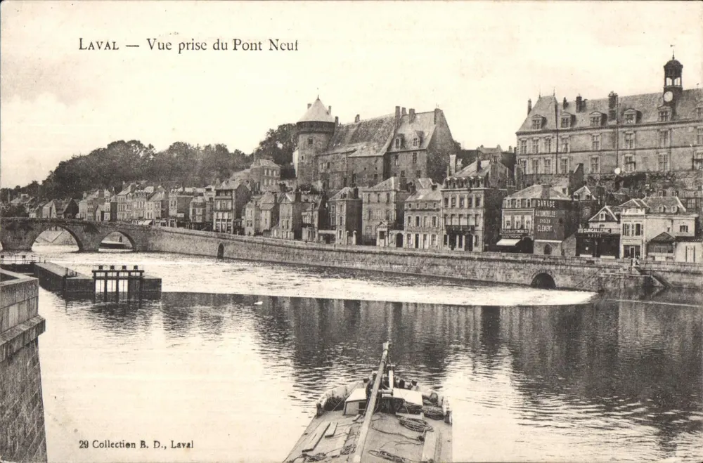 Laval — Vista tomada desde el Puente Nuevo — Colección B. D., Laval - Anverso