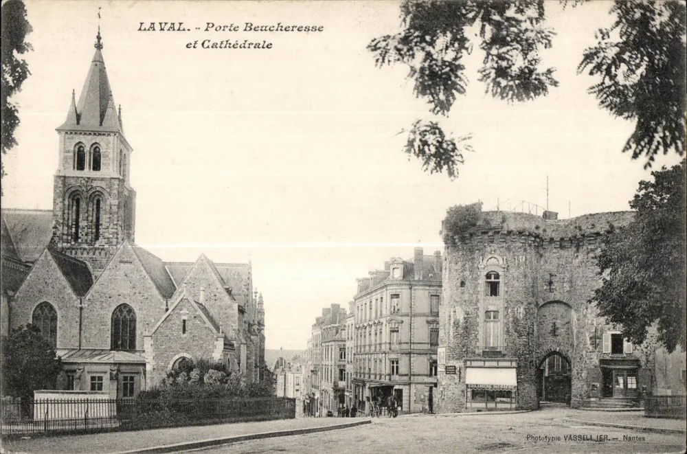 Laval - Porta Beucheresse e Catedral — Fototipia VASSELLIER, Nantes - Frente