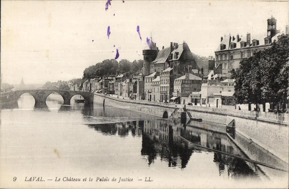 Laval — O Castelo e o Palácio de Justiça — LL. - Frente