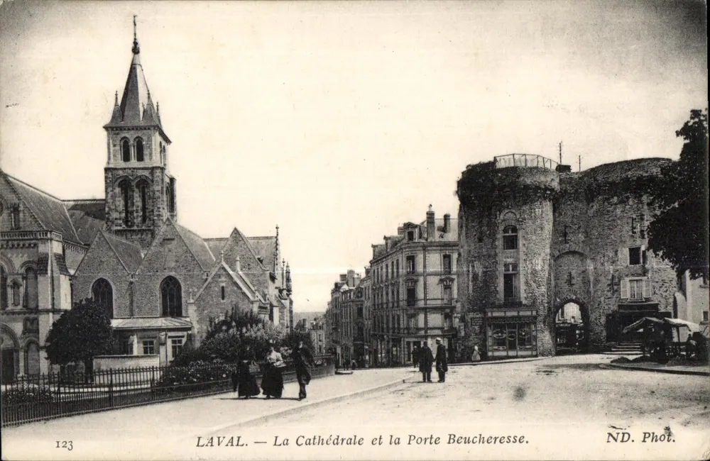 Laval — Die Kathedrale und das Tor Beucheresse — ND. Fot. n°123 - Vorderseite