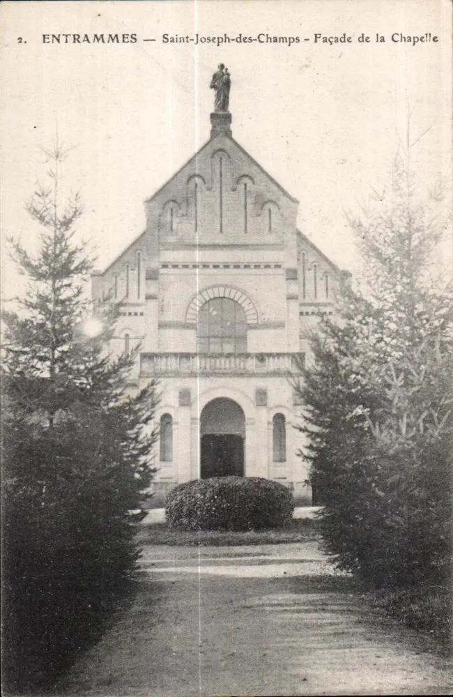 Entrammes — Saint-Joseph-des-Champs — Fassade der Kapelle - Vorderseite