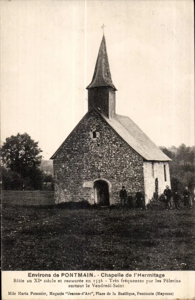 Ao redor de Pontmain — Capela da Hermitagem — Construída no século XI, restaurada em 1536, muito frequentada pelos peregrinos - Frente