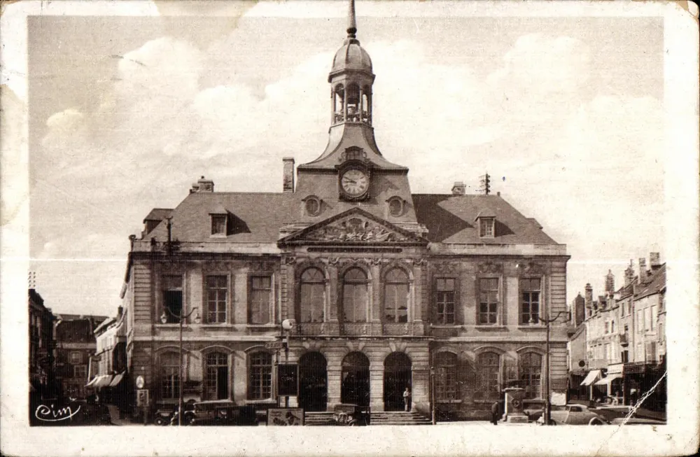 Chaumont (Haute-Marne) — Hôtel de Ville — éditeur Cim - Frente