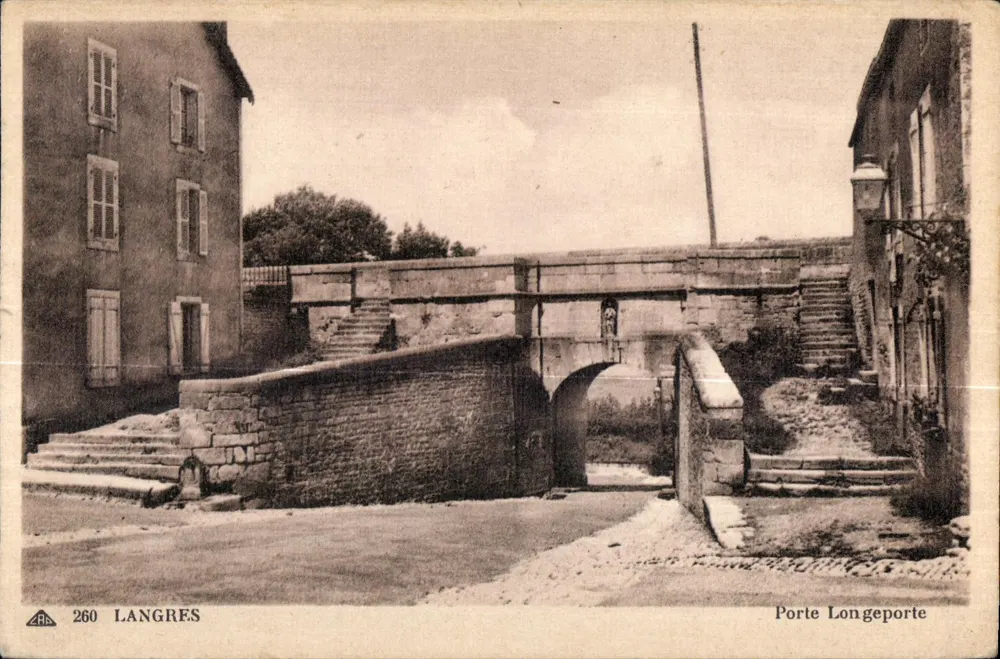 Langres — Porta Longeporte — Cie des Arts Photographiques, Paris - Frente
