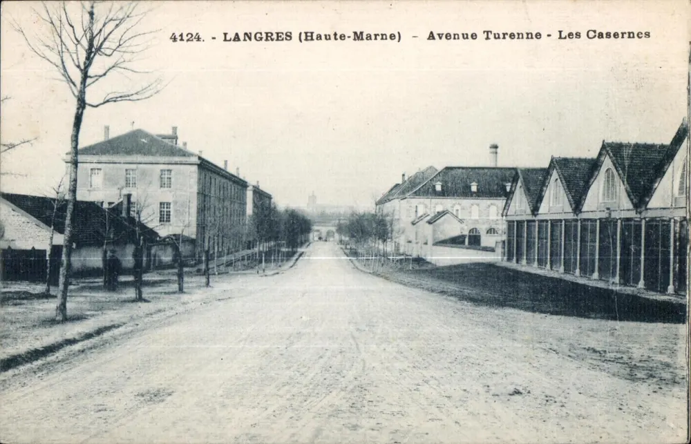 Langres (Haute-Marne) — Avenue Turenne — Die Kasernen — n° 4124 - Vorderseite
