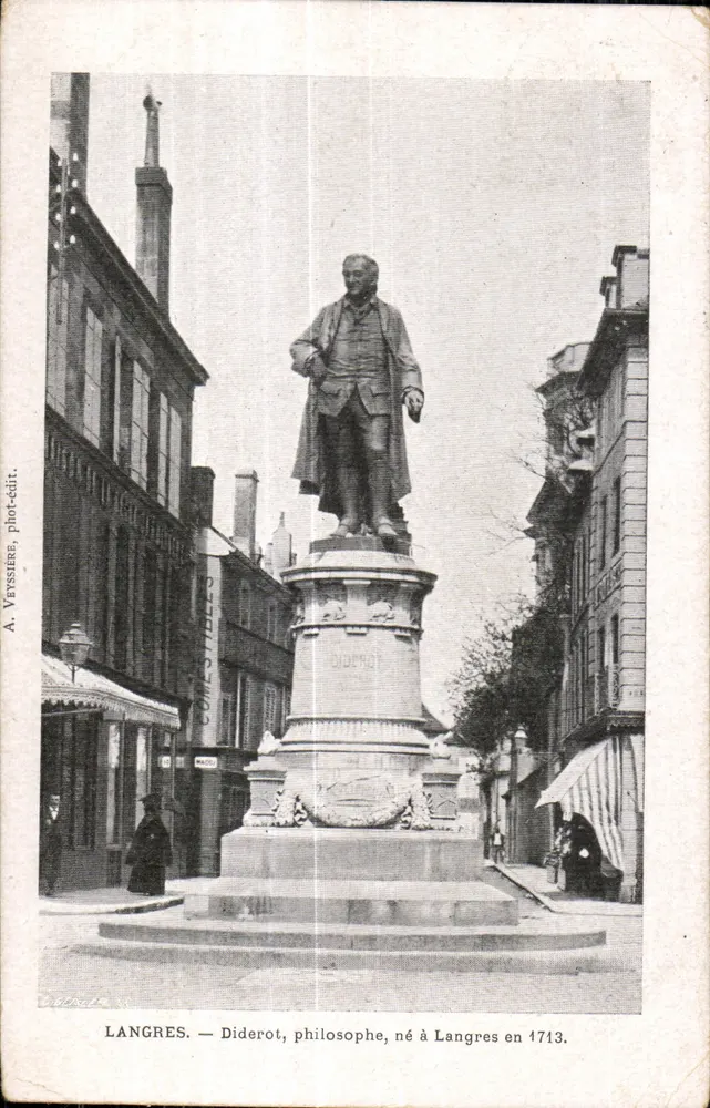 Langres — Estátua de Diderot, filósofo nascido em Langres em 1713 — A. Vevssiere, fot.-edit. - Frente