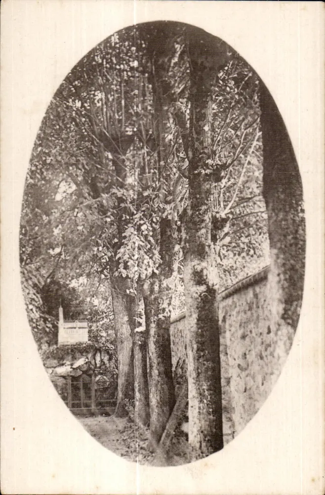 Craon - Benediktinerkloster des Heiligen Sakraments — Die Grotte von Lourdes - Vorderseite