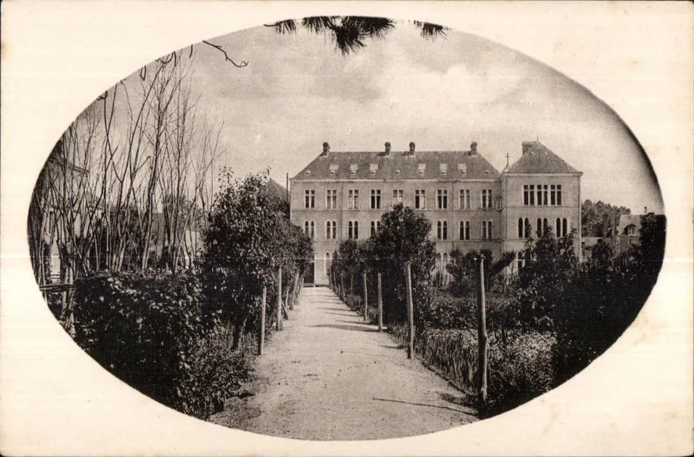 Craon - Benediktinerkloster des Heiligen Sakraments — Der Garten - Vorderseite