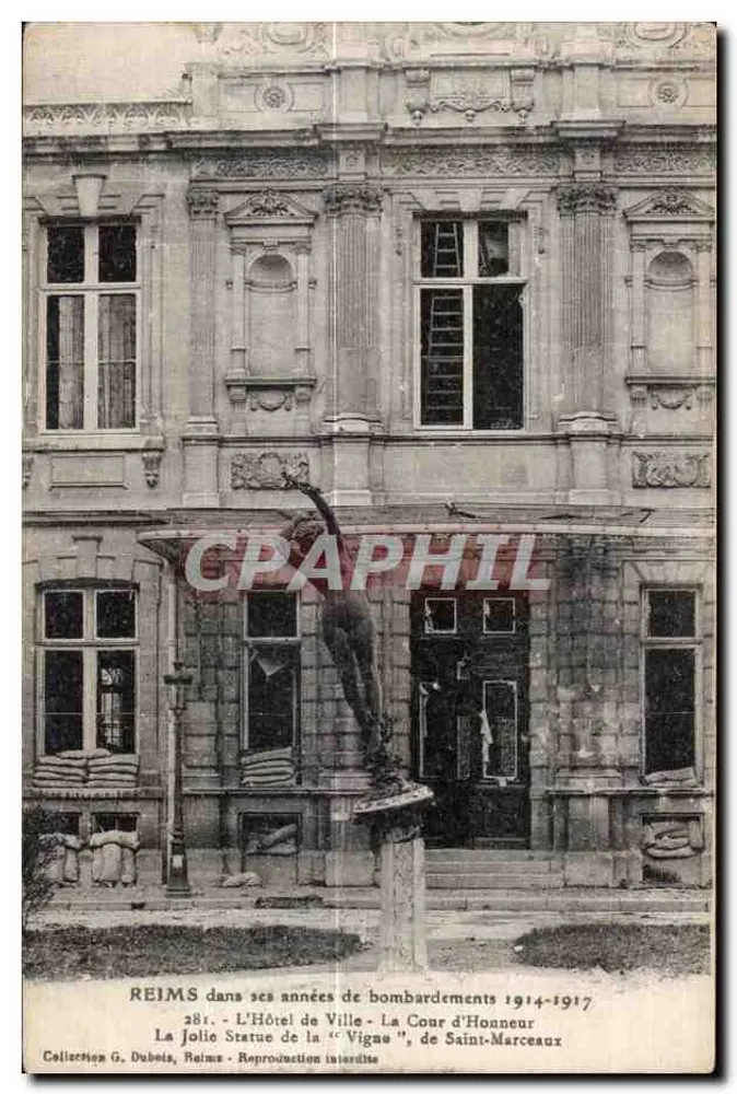 Reims in den Jahren der Bombardements 1914-1917 — Das Rathaus - Die Cour d'Honneur - Die Schöne Statue der "Vigau", von Saint-Marceaux — Sammlung G. Dubois, Reims - Vorderseite