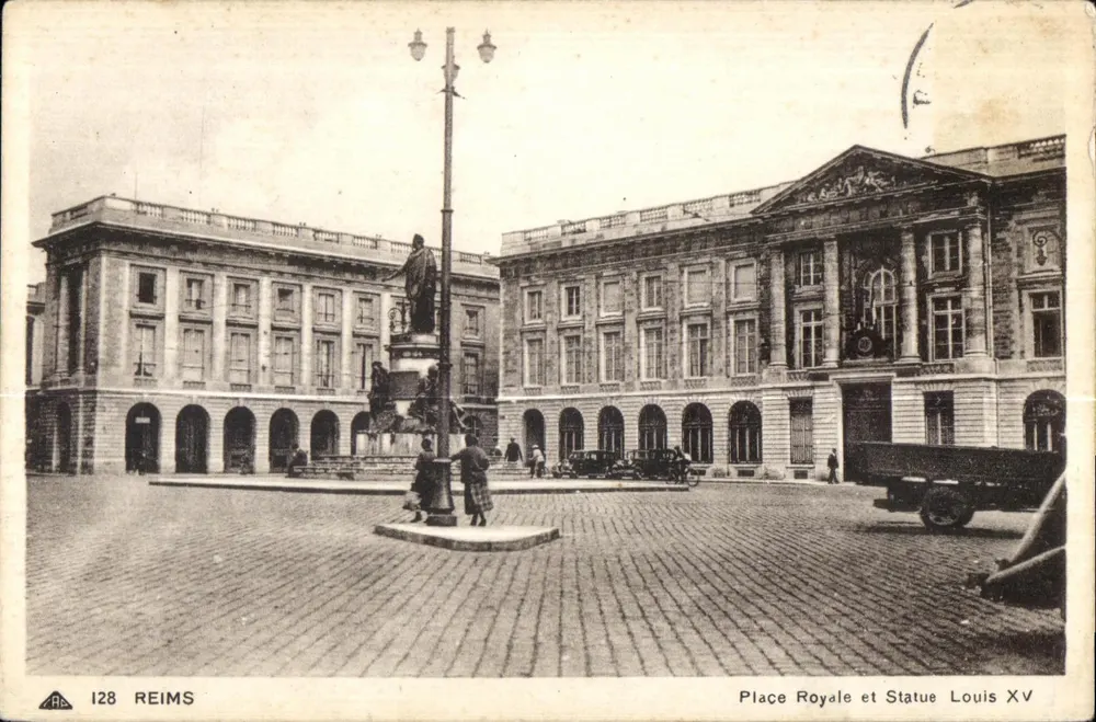 Reims — Praça Real e Estátua de Luís XV — Cie des Arts Photomécanique Strasbourg-Schilichheim, n°128 - Frente