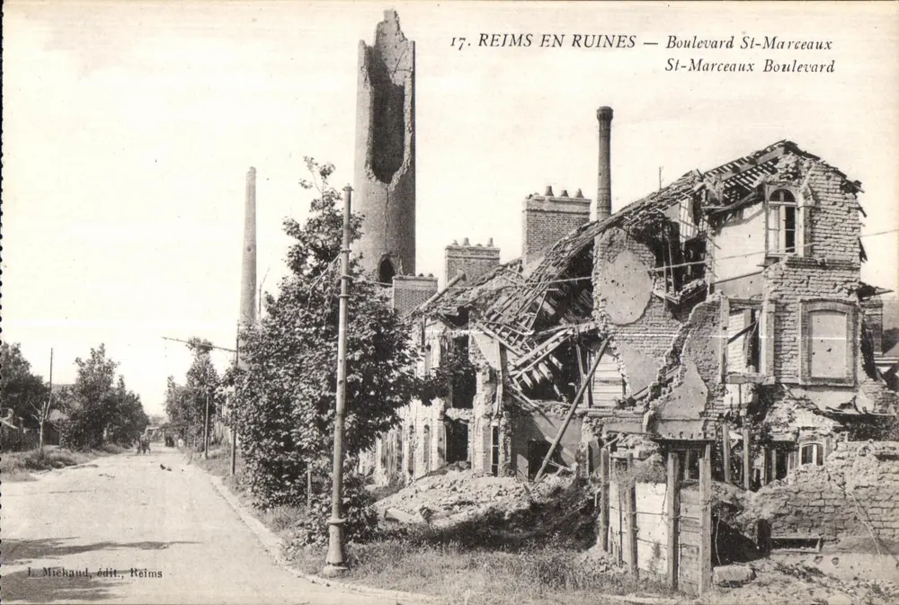 Reims em ruínas — Boulevard St-Marceaux — L. Michaud, editor Reims - Frente
