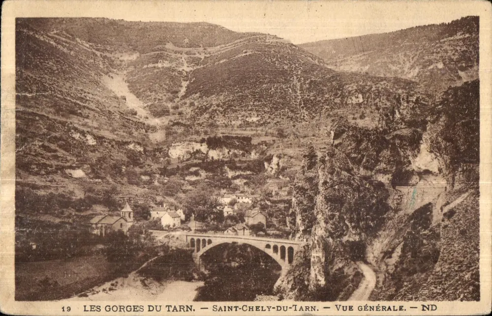 Les Gorges du Tarn — Saint-Chély-du-Tarn — Vue générale — ND — N°19 - Frente