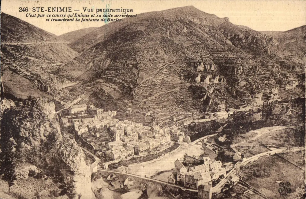 STE-ENIMIE — Vista panorâmica — Editor: SÉRIE DO GRANDE HÔTEL DE LA MALÈNE (LOZÈRE) — N° 246 - Frente