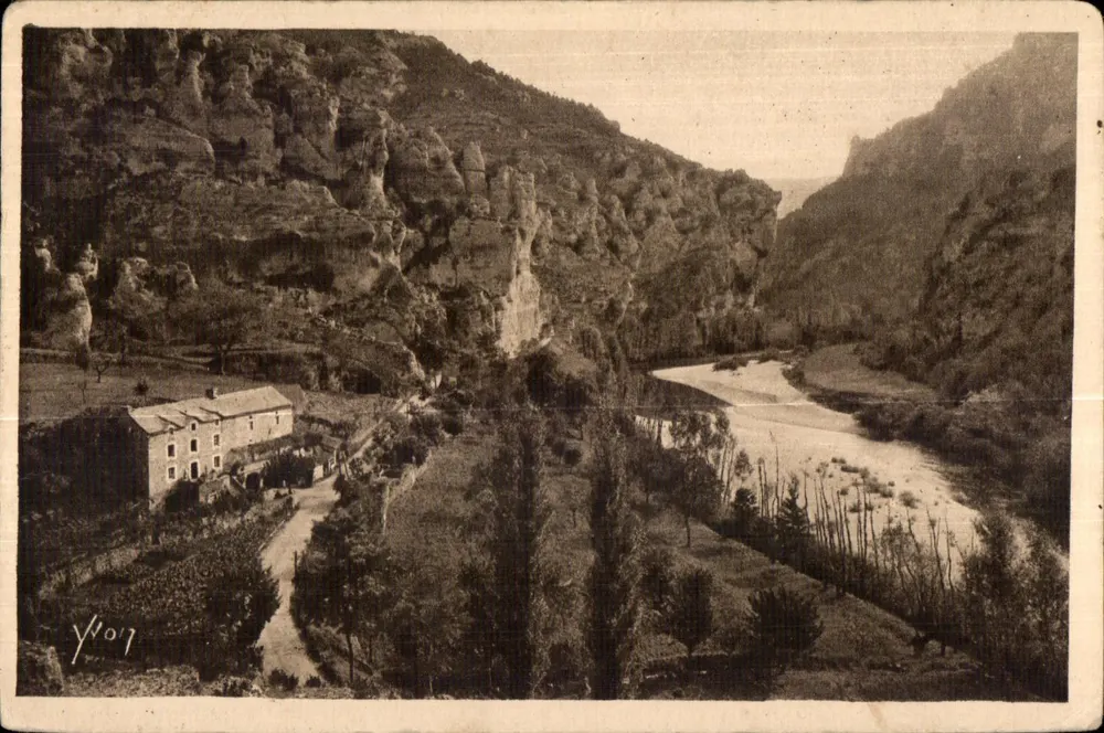 Gorges du Tarn — Blick vom Ermitage de St-Hilaire (Lozère) — Les Editions d'Art YVOIR, Serie 418 - Vorderseite