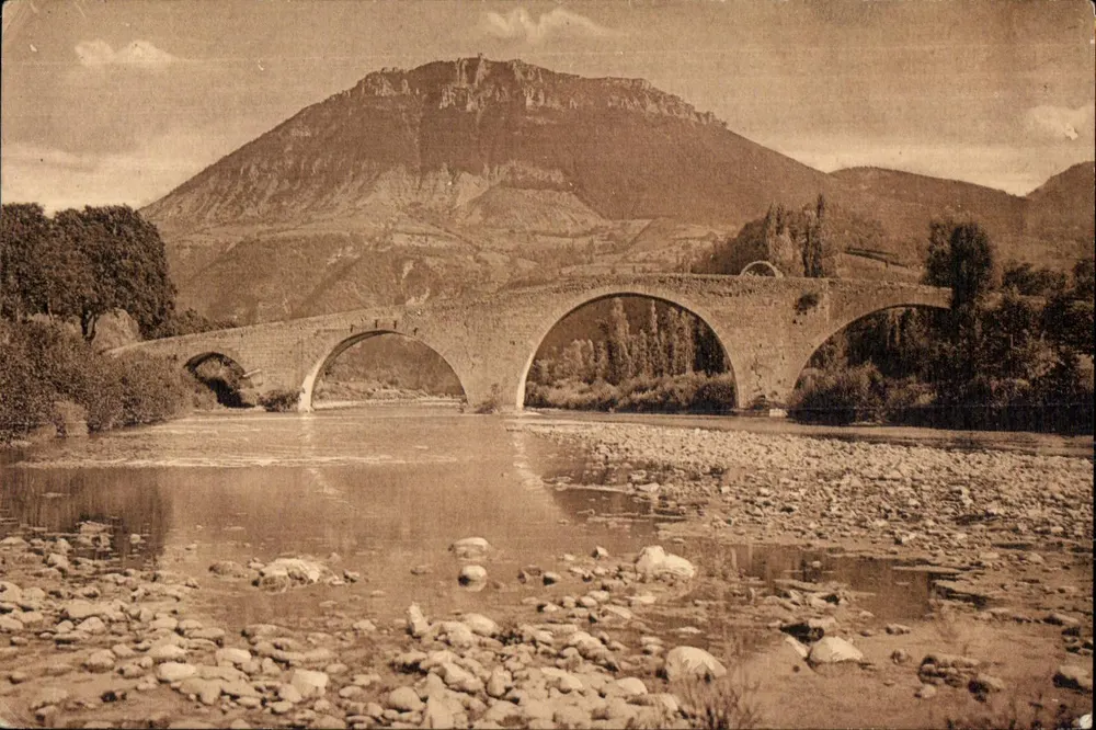 Gorges do Tarn — Ponte Gótica de Quézac — Editor Doc MB dos Arts - Frente