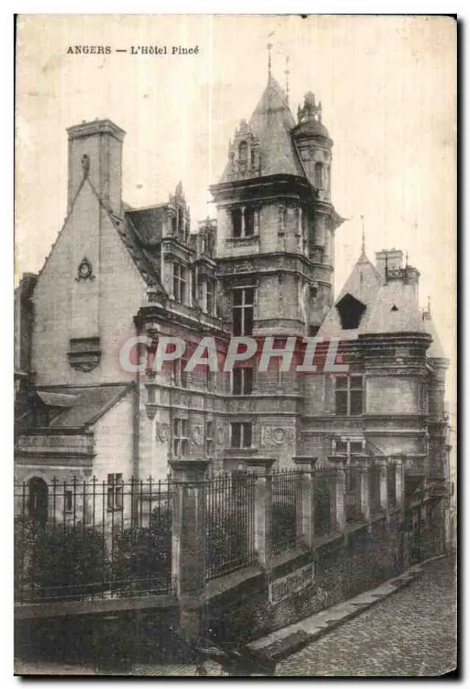 Angers — O Hotel Pineé - Frente