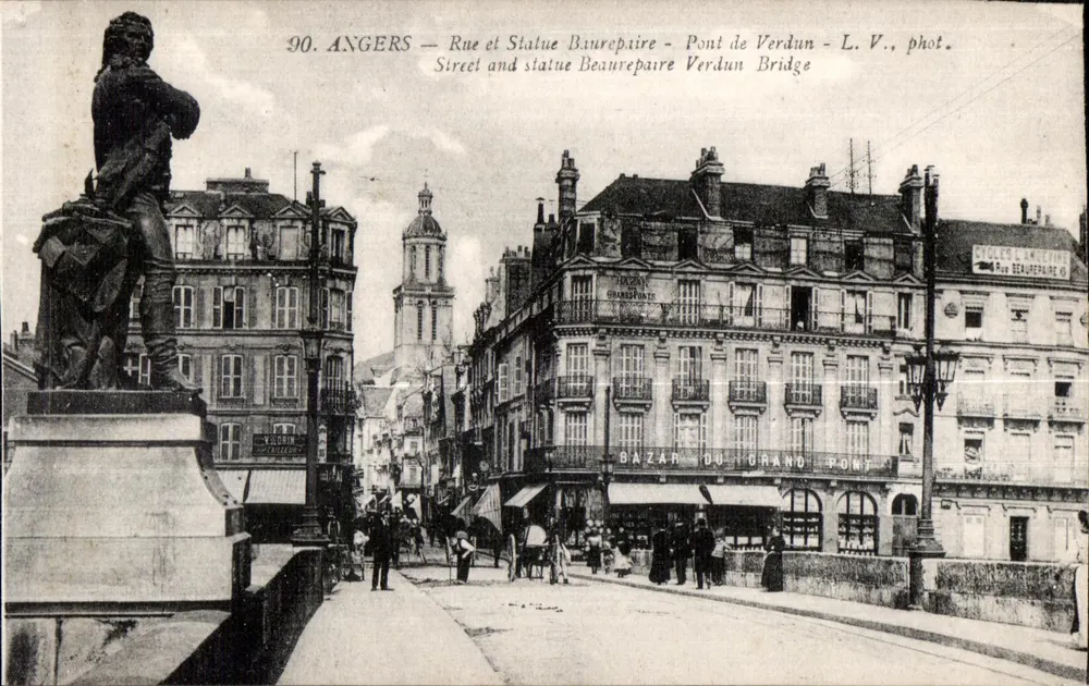 Angers — Straße und Statue Beaurepaire — Brücke von Verdun — L. V., phot. - Vorderseite
