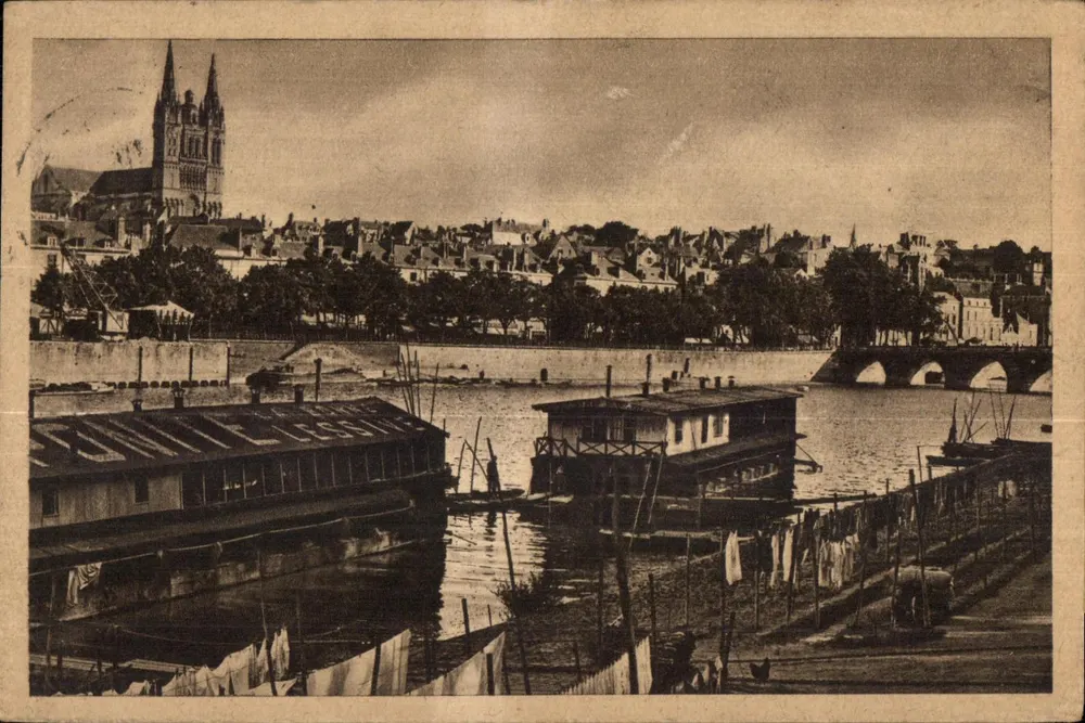 Angers — Die Maine, die Kathedrale und das Schloss — Helioengravur P. Hapchette - Vorderseite