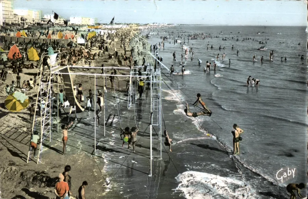 St-Jean-de-Monts — Die Strandpromenade und die Spielgeräte — Éditions Gaby - Vorderseite