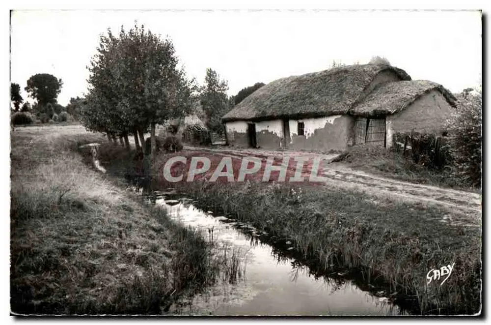 Casa com telhado de colmo — vista campestre — Edições Gaby - Frente