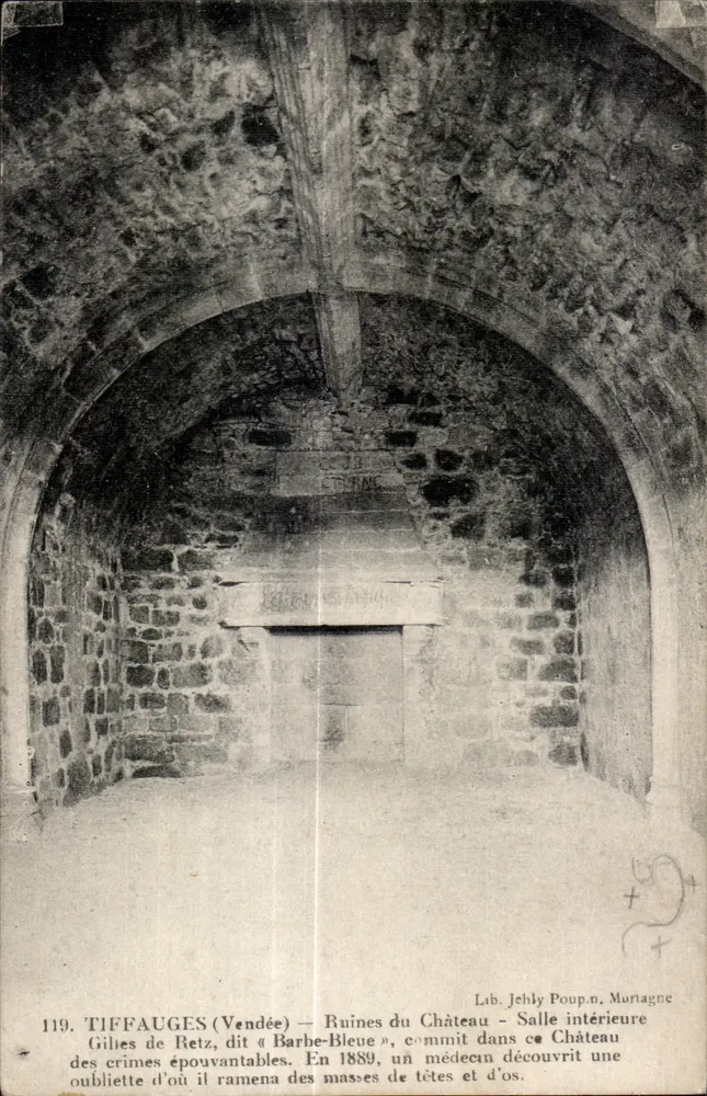 Tiffauges (Vendée) — Ruinen des Schlosses — Innenraum — Lib. Jehly Poup.n, Mortagne - Vorderseite
